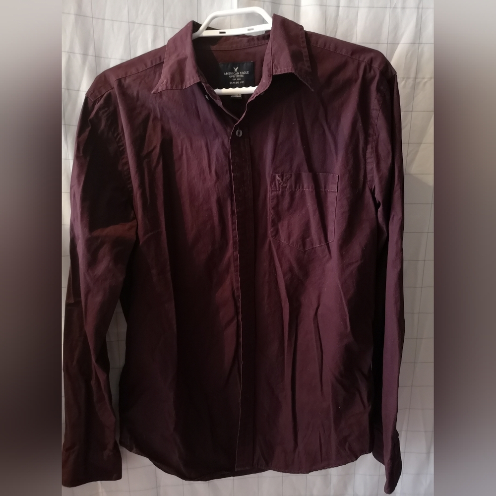 American Eagle Men's Burgundy Button-Up Shirt